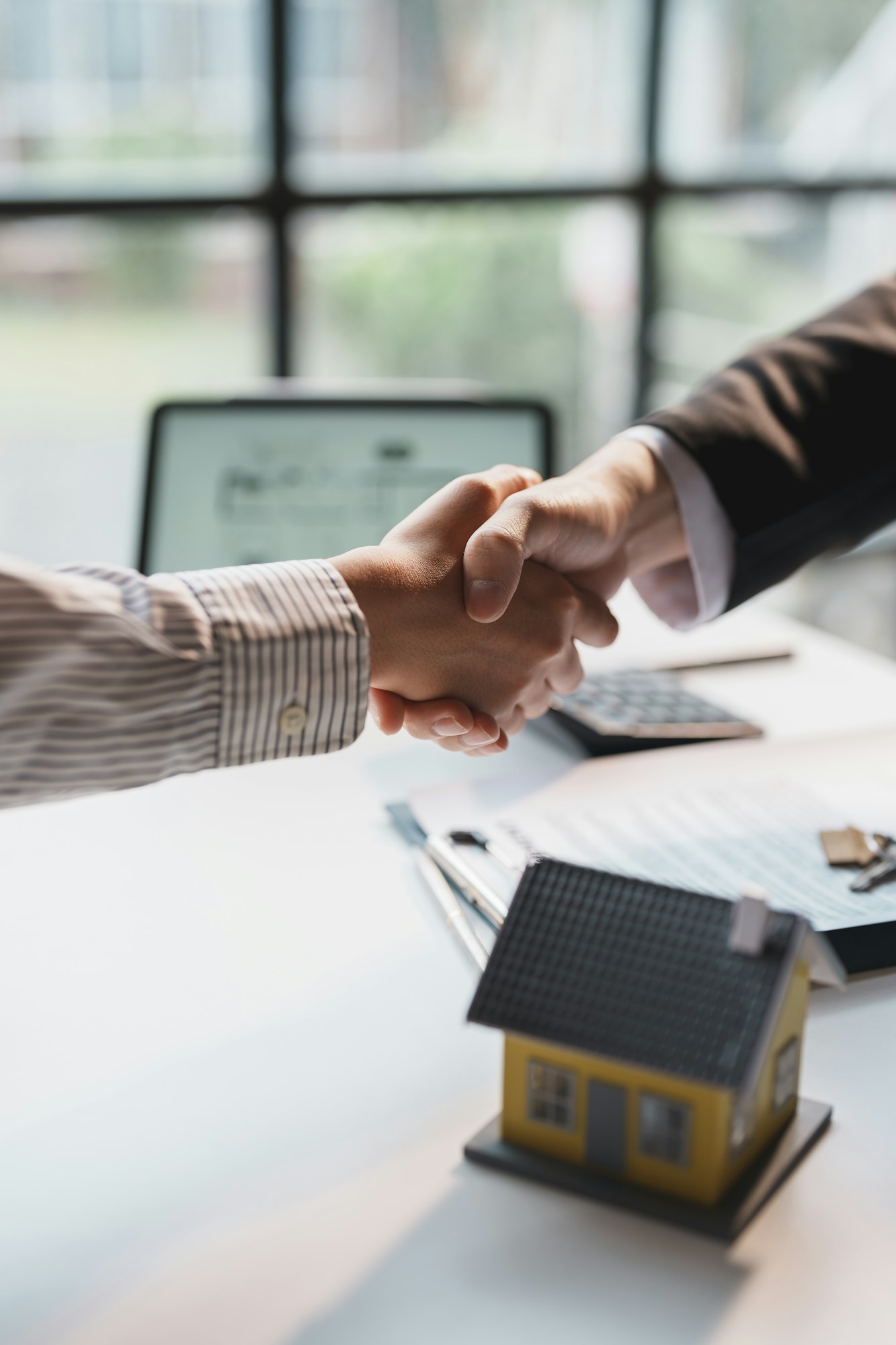 Real estate agent has entered into a contract to sell the house to the customer handshake congratula